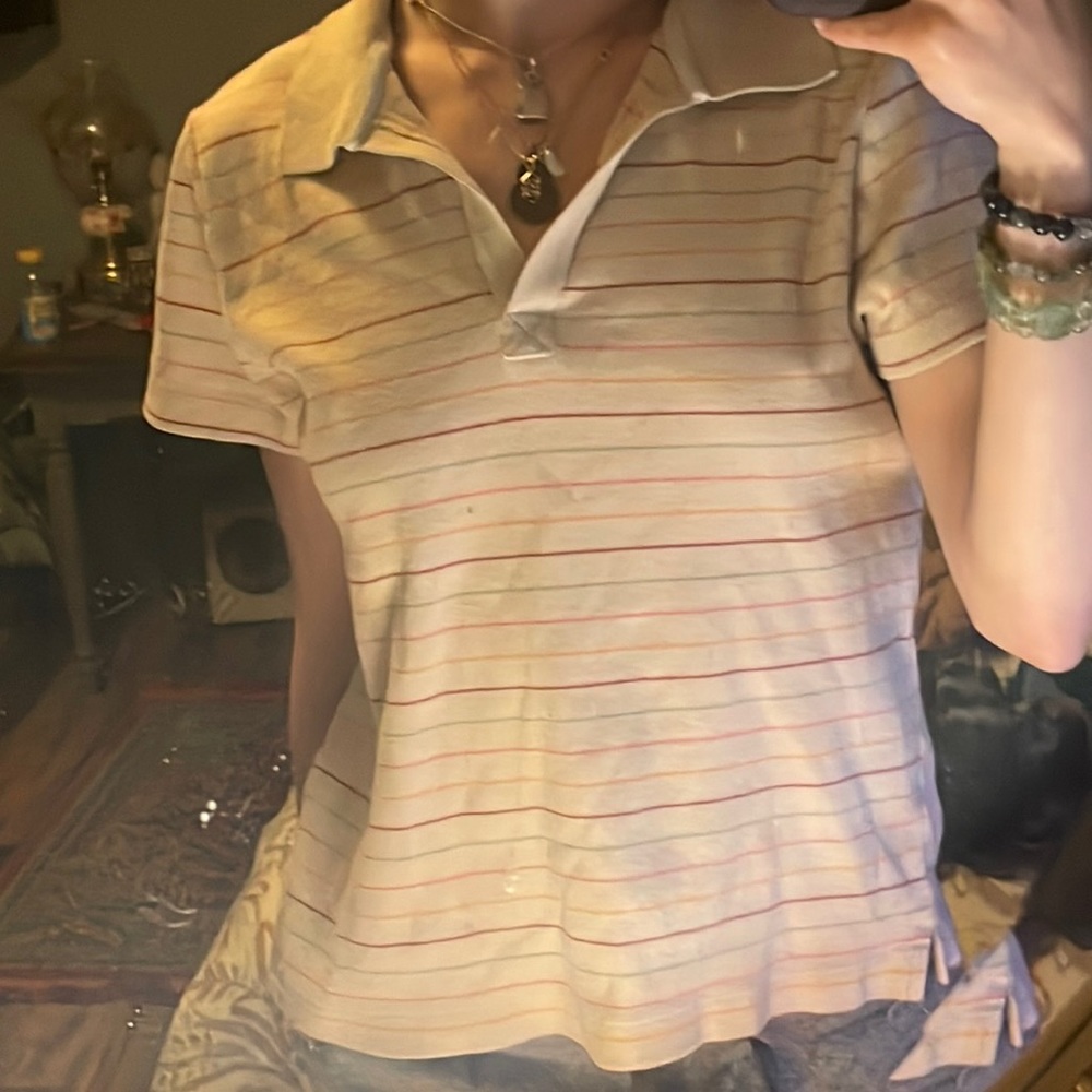 Form fitting collar tee